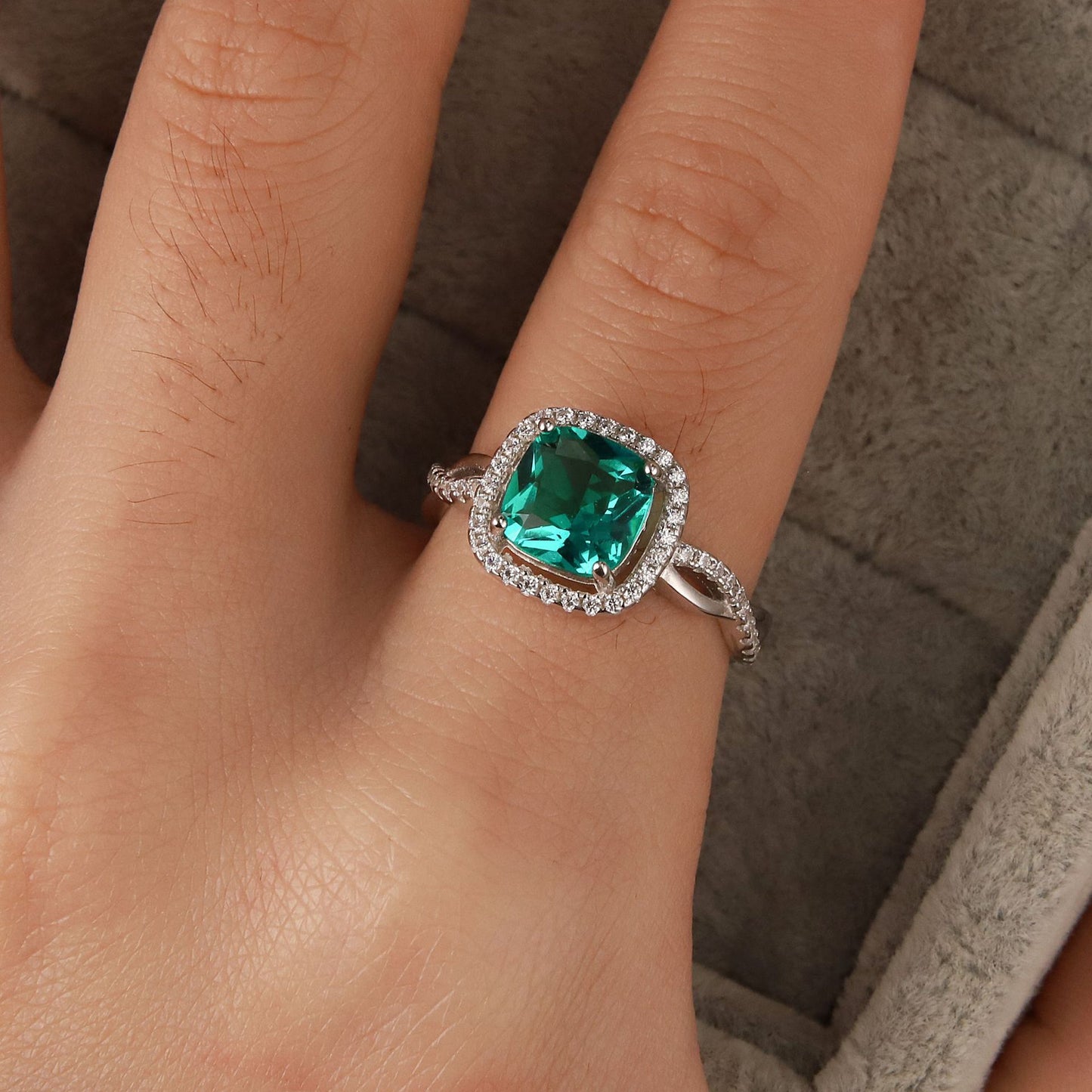 Emerald diamond ring